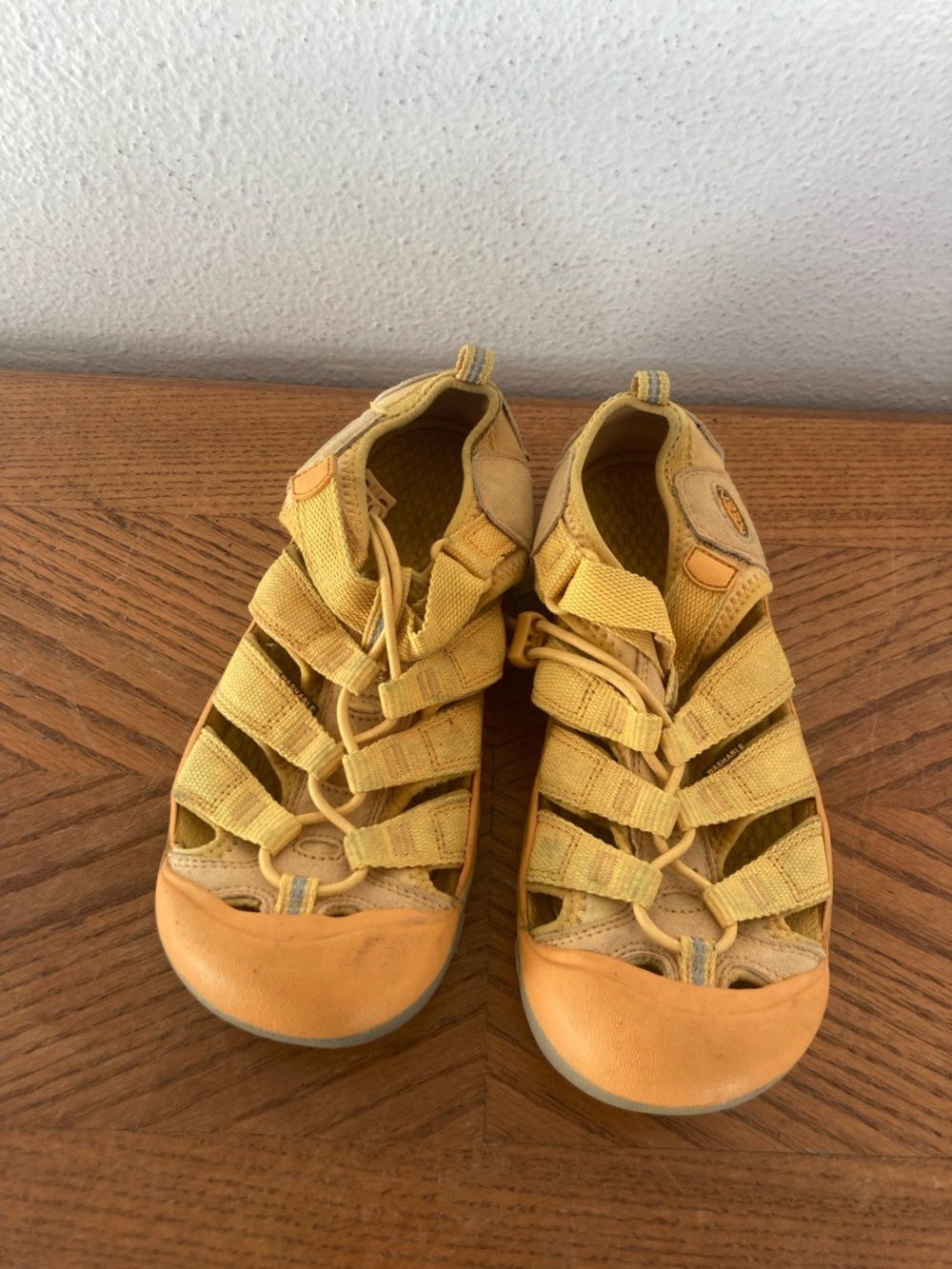 KEEN Apricot Washable Hiking Sandals/Shoes (4)